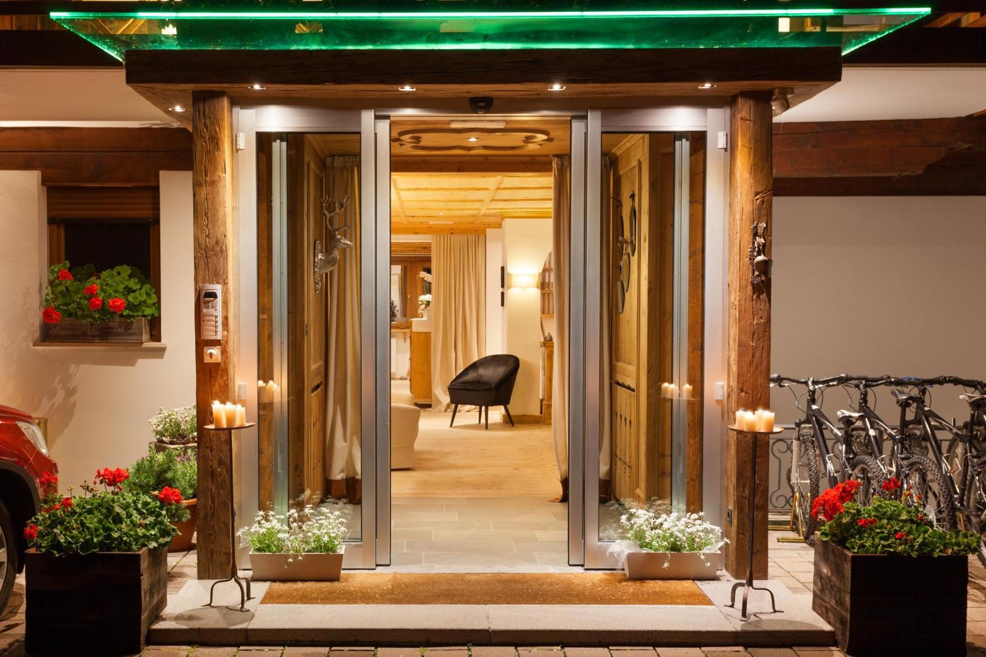 Mountain Home Villa Anna セルヴァ・ディ・ヴァル・ガルデーナ エクステリア 写真